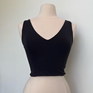 Babaton Body Contour Cropped V-Neck Tank